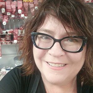 Meet your Posher, Deedee